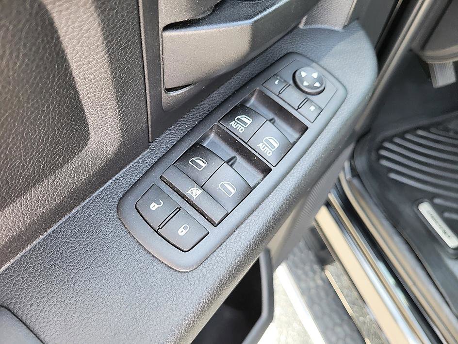 Used 2017 RAM 1500 Express AWD/4WD image 10