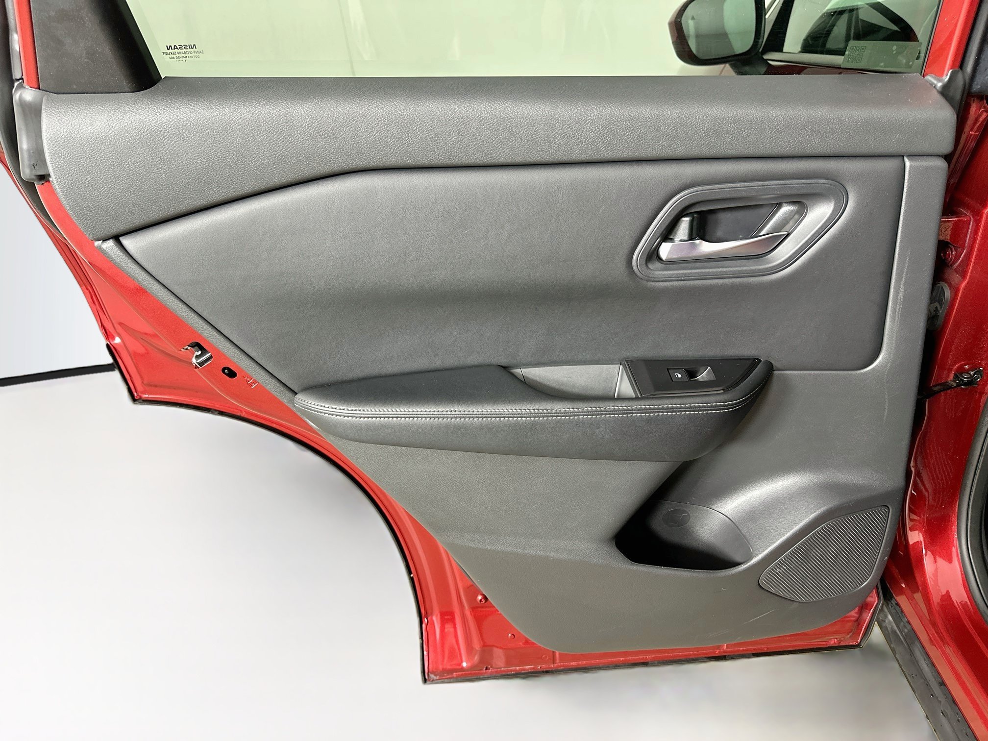 Used 2025 Nissan Rogue SV AWD/4WD image 25