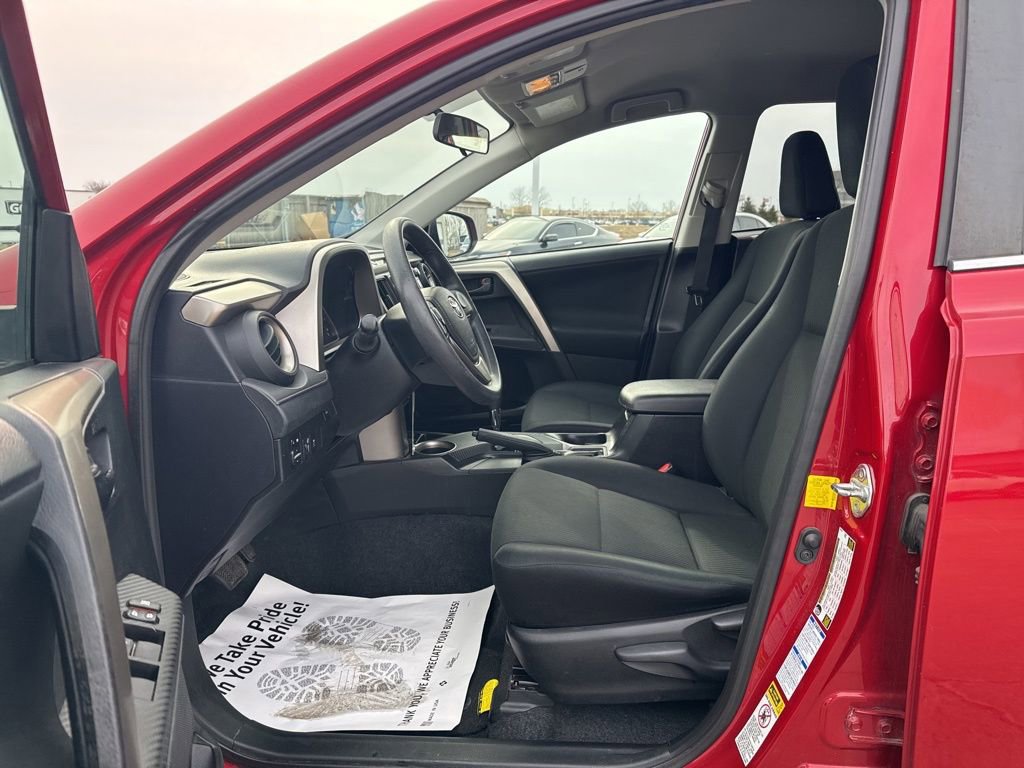 Used 2015 Toyota RAV4 LE image 29