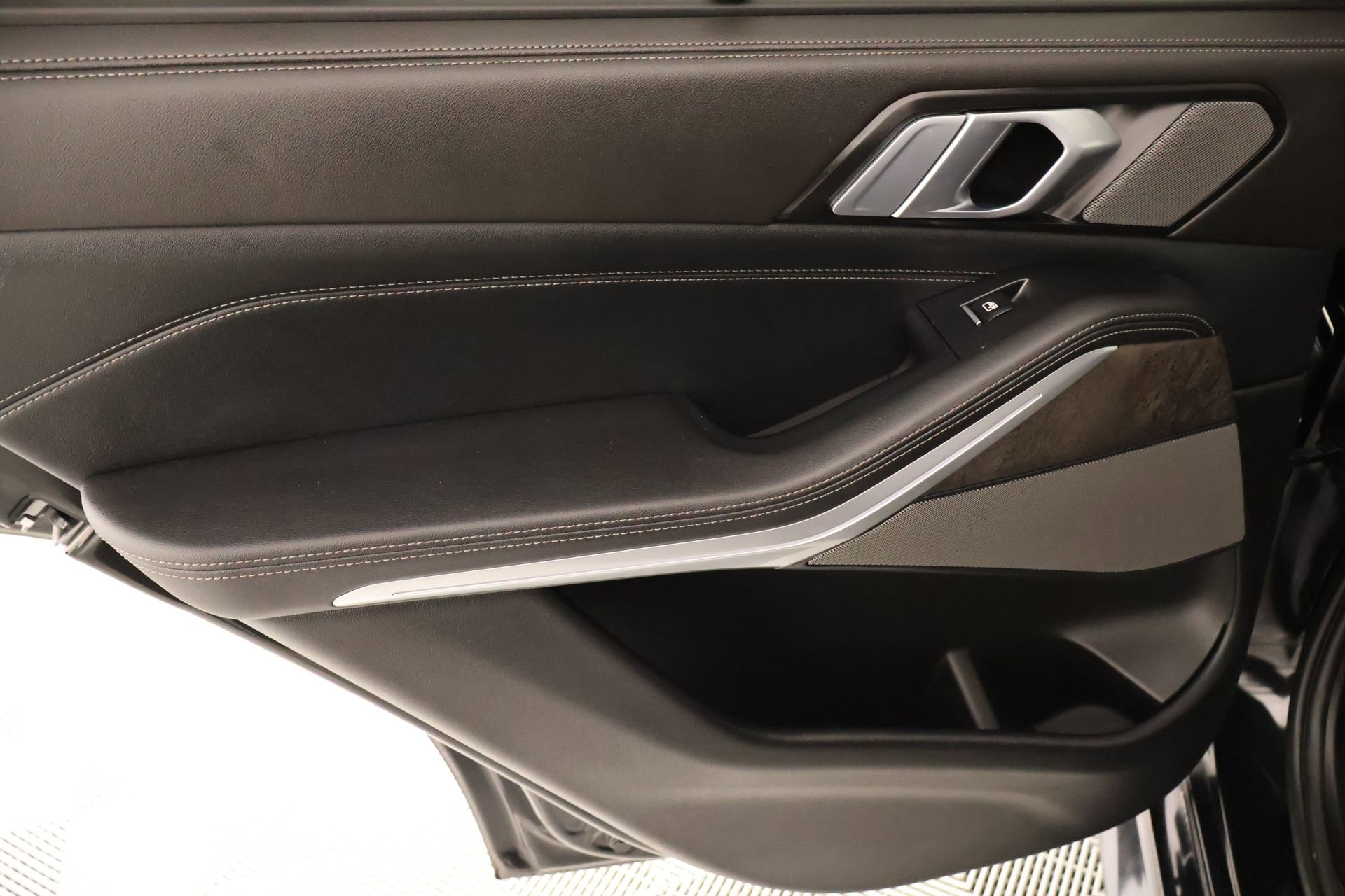 Used 2024 BMW X5 xDrive40i w/ Executive Package image 18