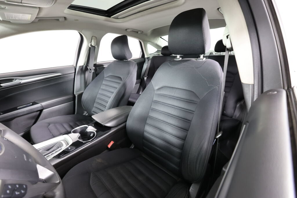 Used 2015 Ford Fusion SE FWD image 11
