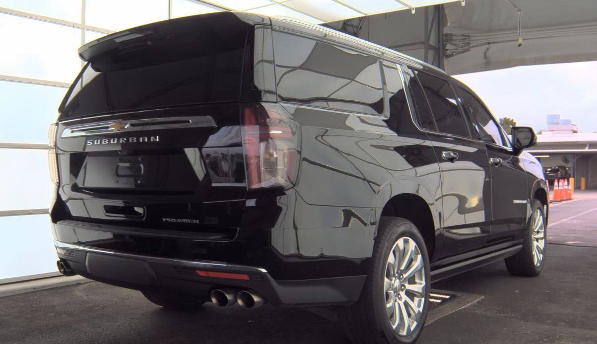 Used 2023 Chevrolet Suburban Premier w/ Advanced Technology Package RWD image 5