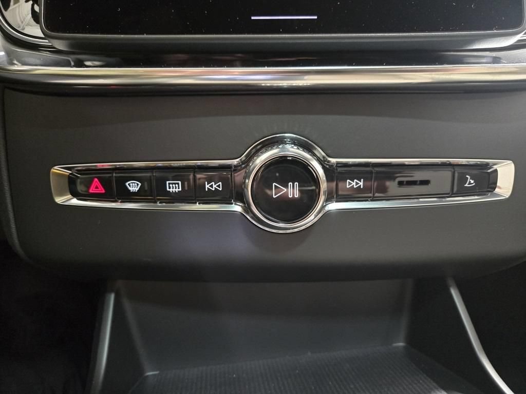 Used 2026 Volvo XC90 B5 Plus w/ Protection Package Premier AWD/4WD image 15