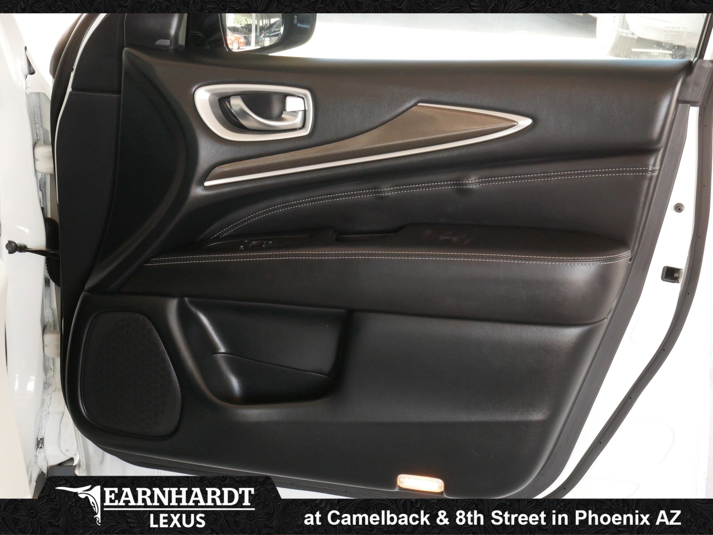 Used 2020 INFINITI QX60 Luxe w/ Essential Package FWD image 12