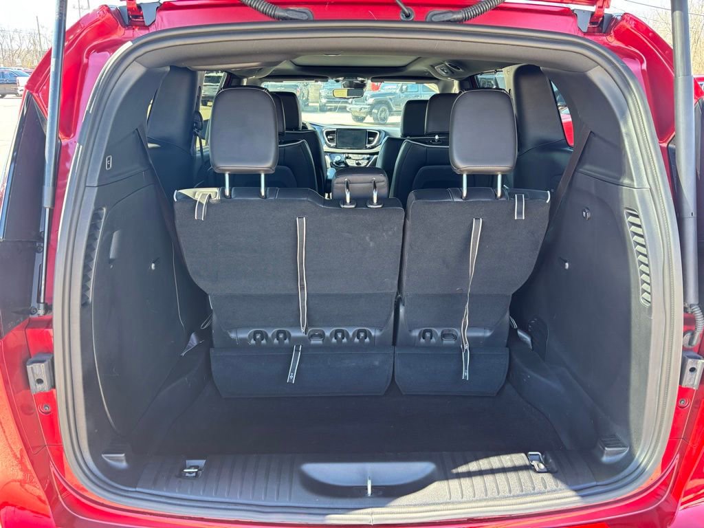 Used 2025 Chrysler Pacifica Limited w/ Trailer Tow Group image 5