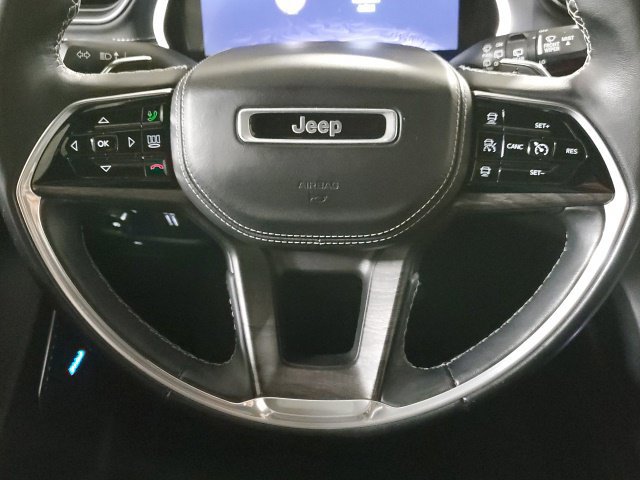 Used 2022 Jeep Grand Cherokee L Overland w/ Luxury Tech Group IV AWD/4WD image 16