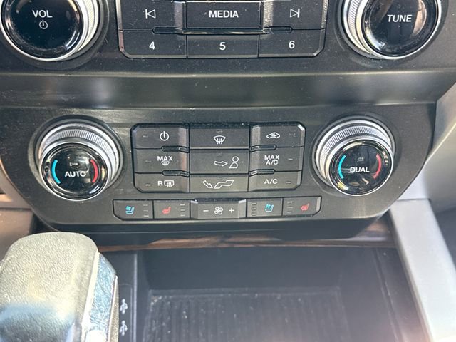 Used 2019 Ford F150 Lariat w/ Equipment Group 502A Luxury AWD/4WD image 32