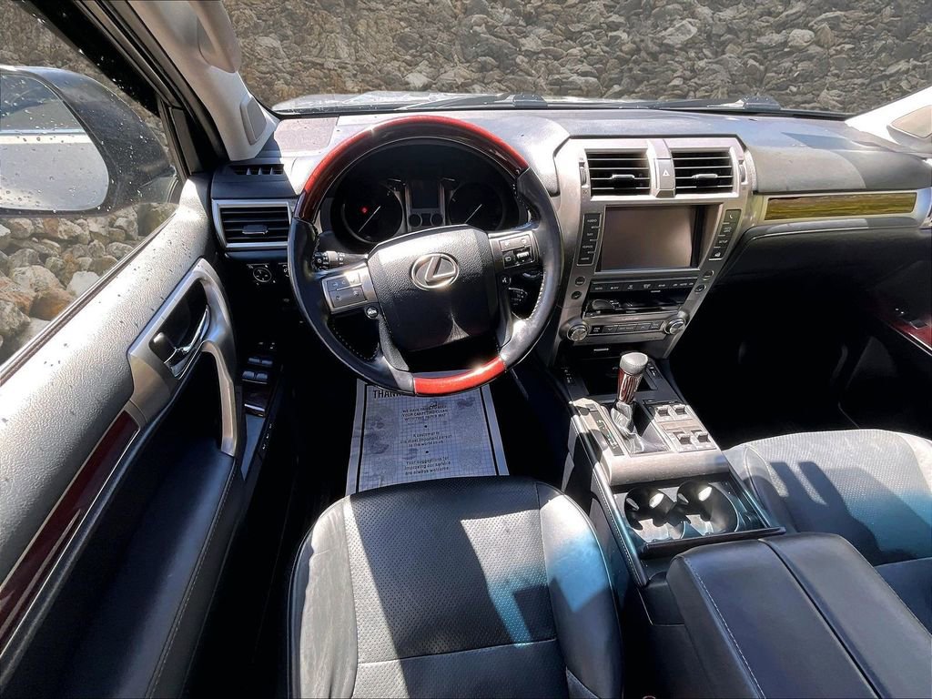 Used 2016 Lexus GX 460 Luxury w/ Preferred Accessory Package AWD/4WD image 5