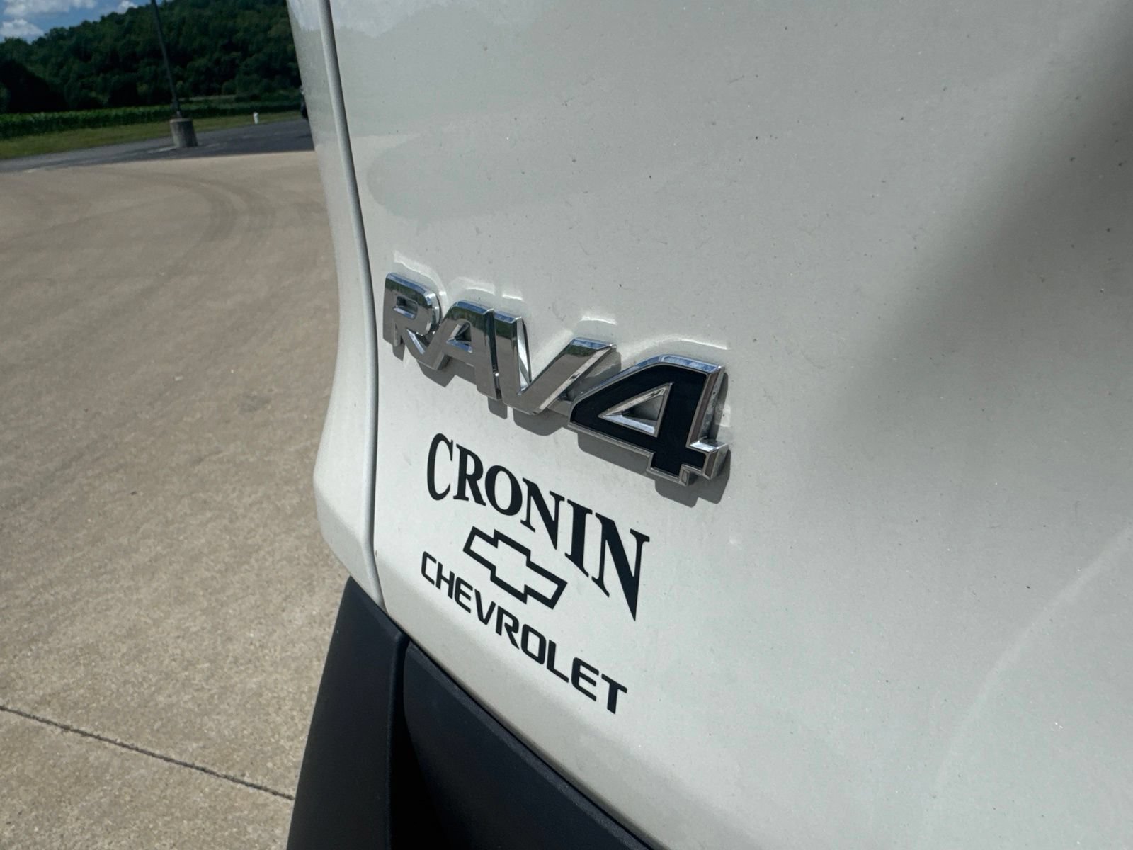 Used 2022 Toyota RAV4 XLE Premium AWD/4WD image 9