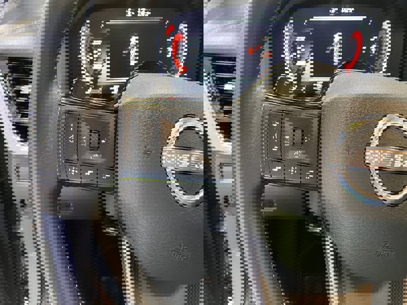 Used 2025 Nissan Rogue SL w/ Tech Package image 34