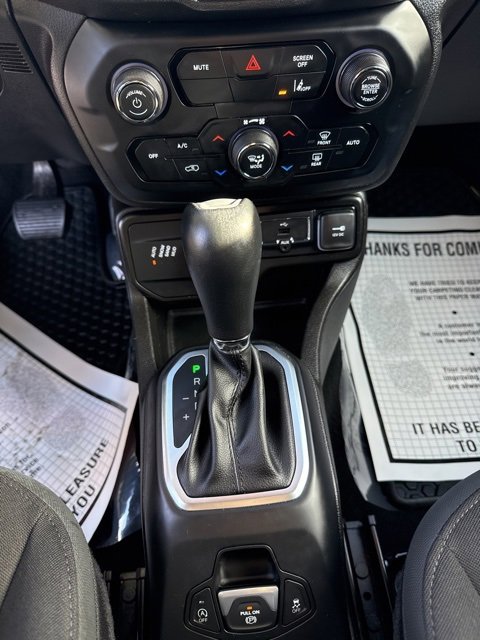 Used 2023 Jeep Renegade Latitude image 29