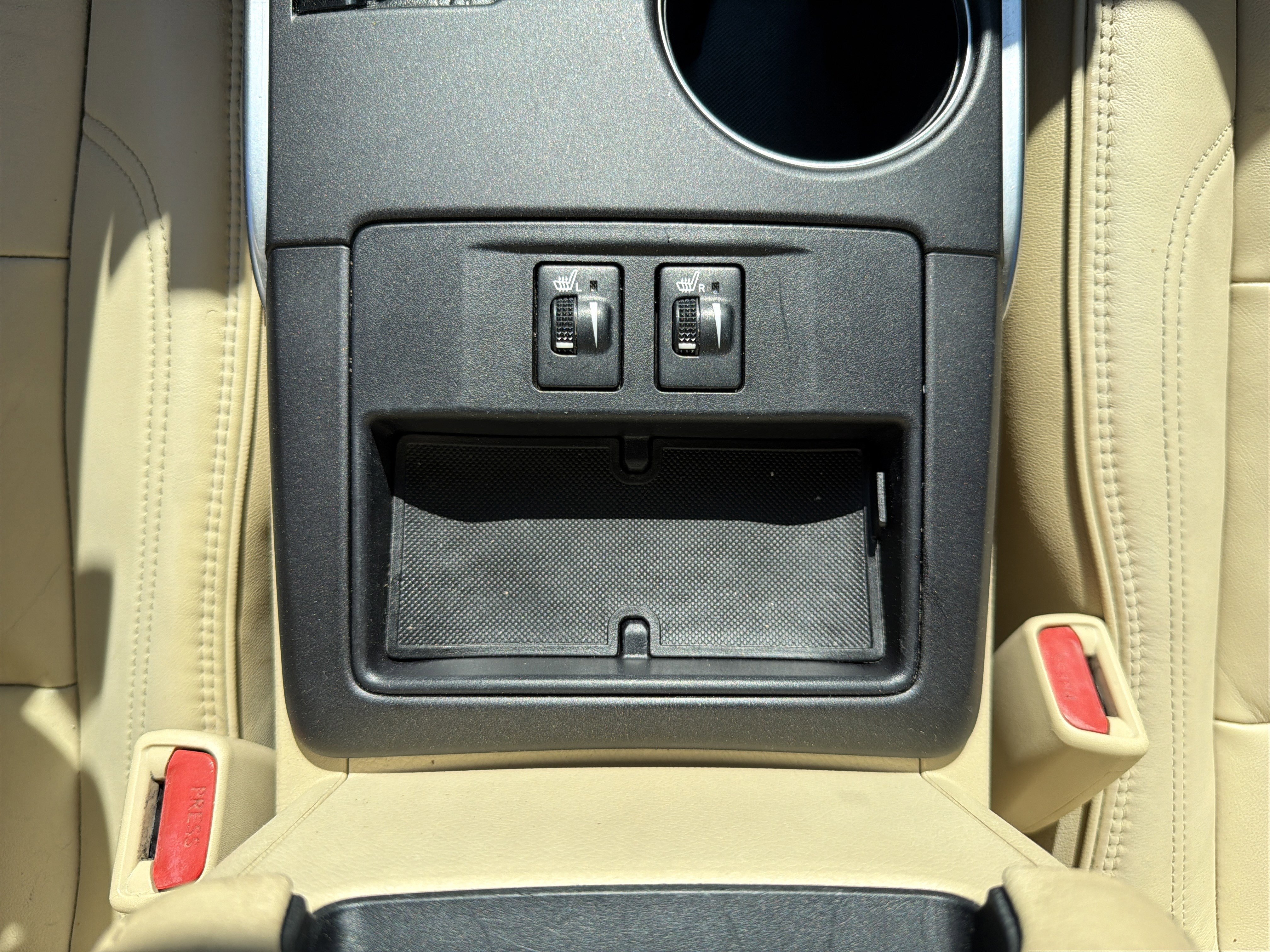 Used 2017 Toyota Camry XLE w/ Moonroof Package image 10