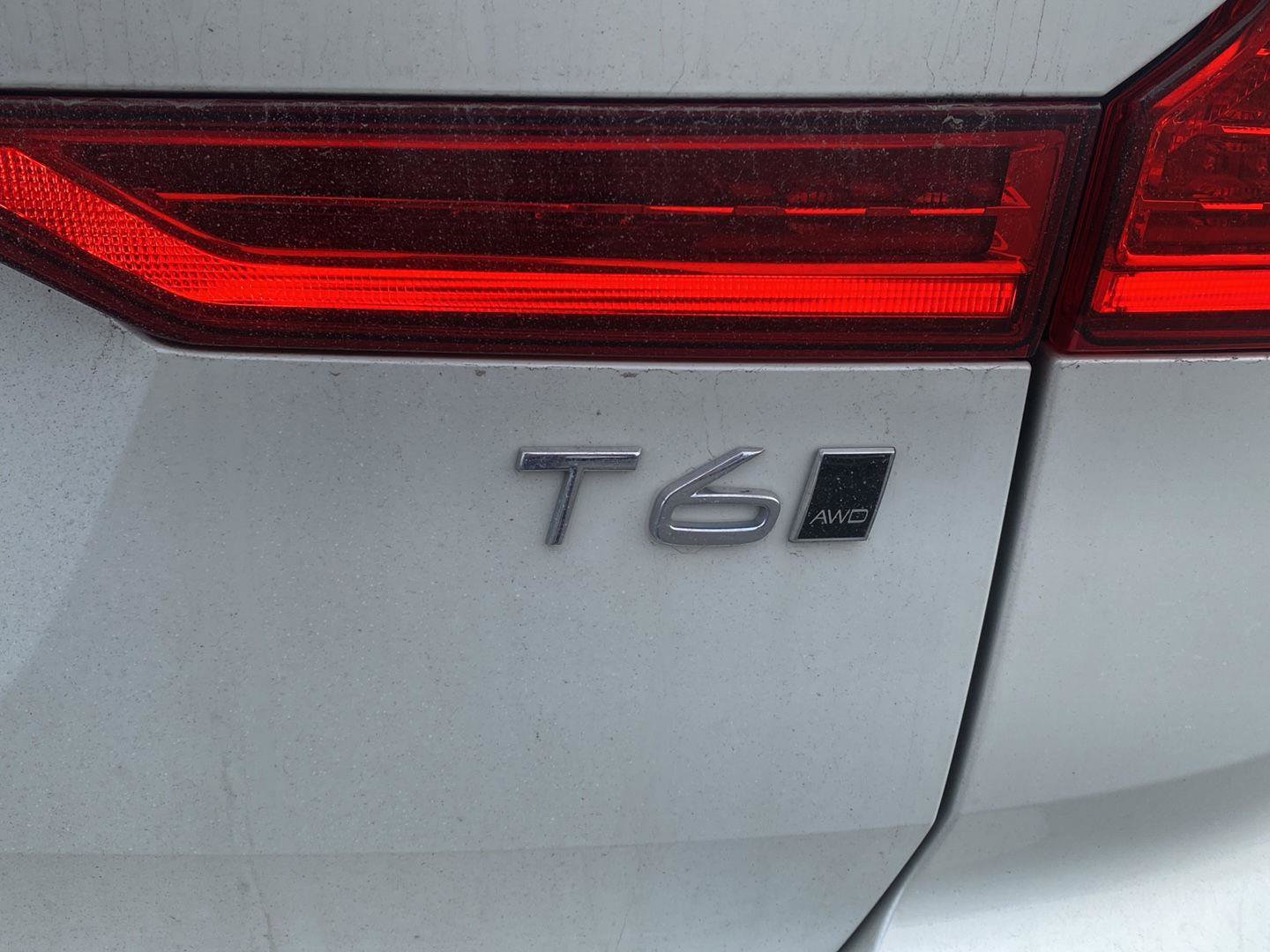 Used 2018 Volvo XC60 T6 Momentum w/ Advanced Package image 11