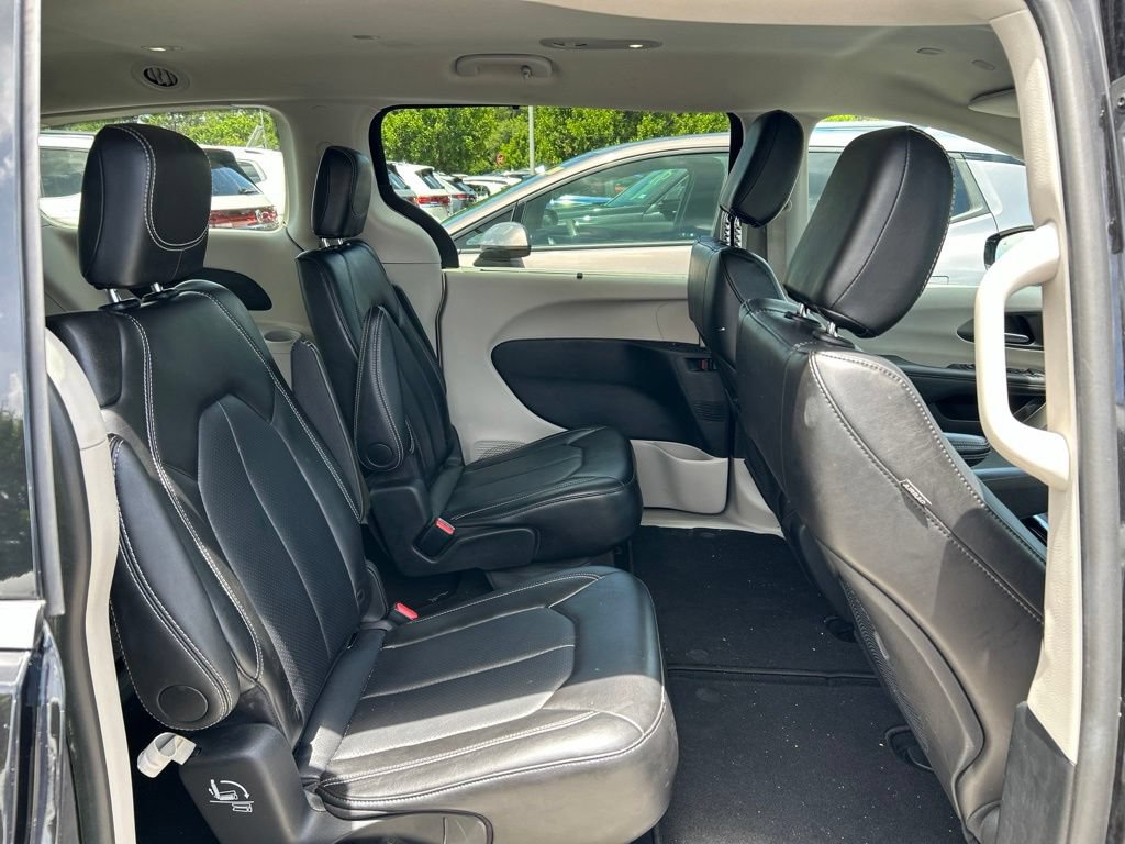 Used 2024 Chrysler Pacifica Touring-L FWD image 41
