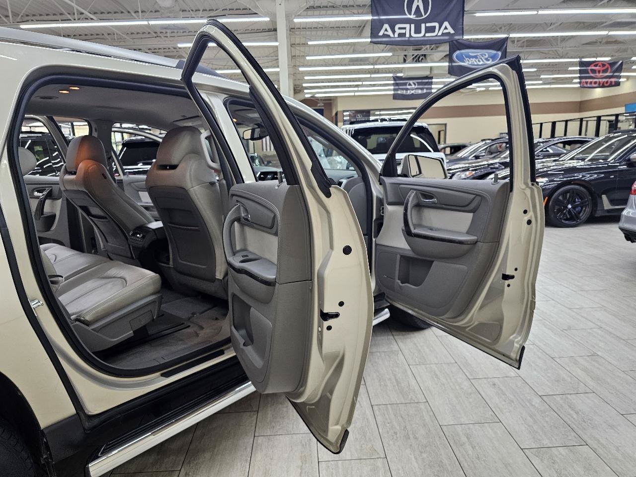 Used 2013 GMC Acadia SLT FWD image 15