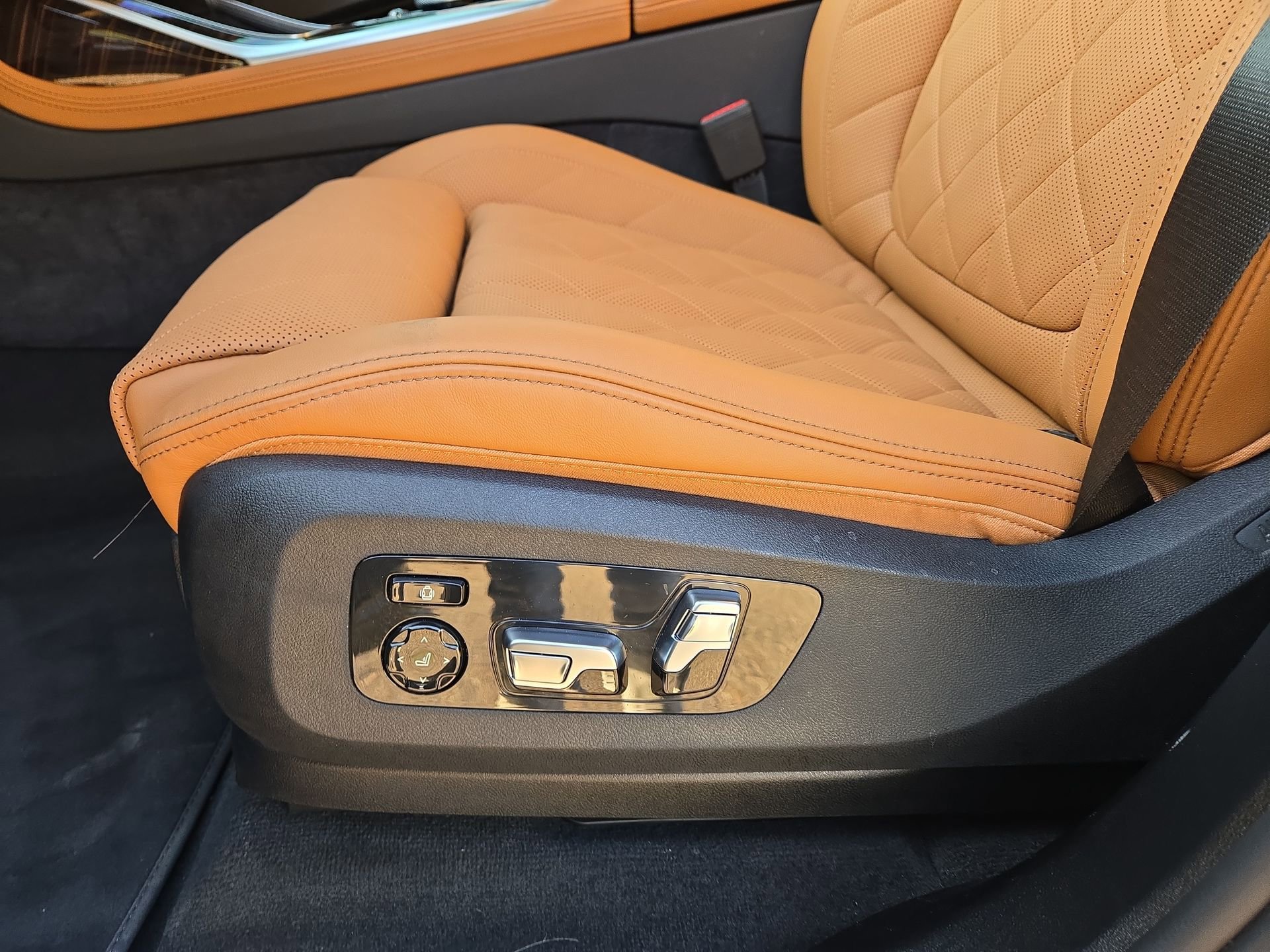 Certified 2026 BMW X7 xDrive40i w/ Executive Package image 17