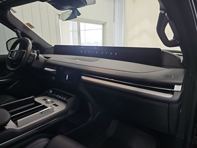 Used 2025 Lincoln Navigator L Reserve w/ Jet Appearance Package AWD/4WD image 29