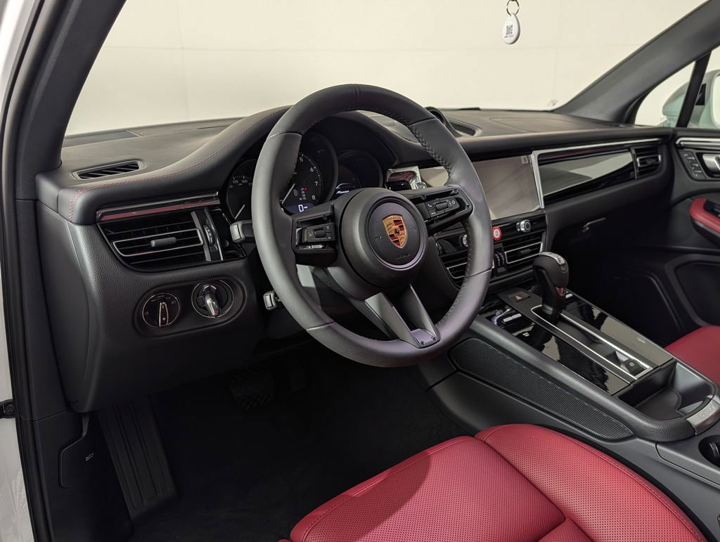New 2026 Porsche Macan AWD/4WD image 4