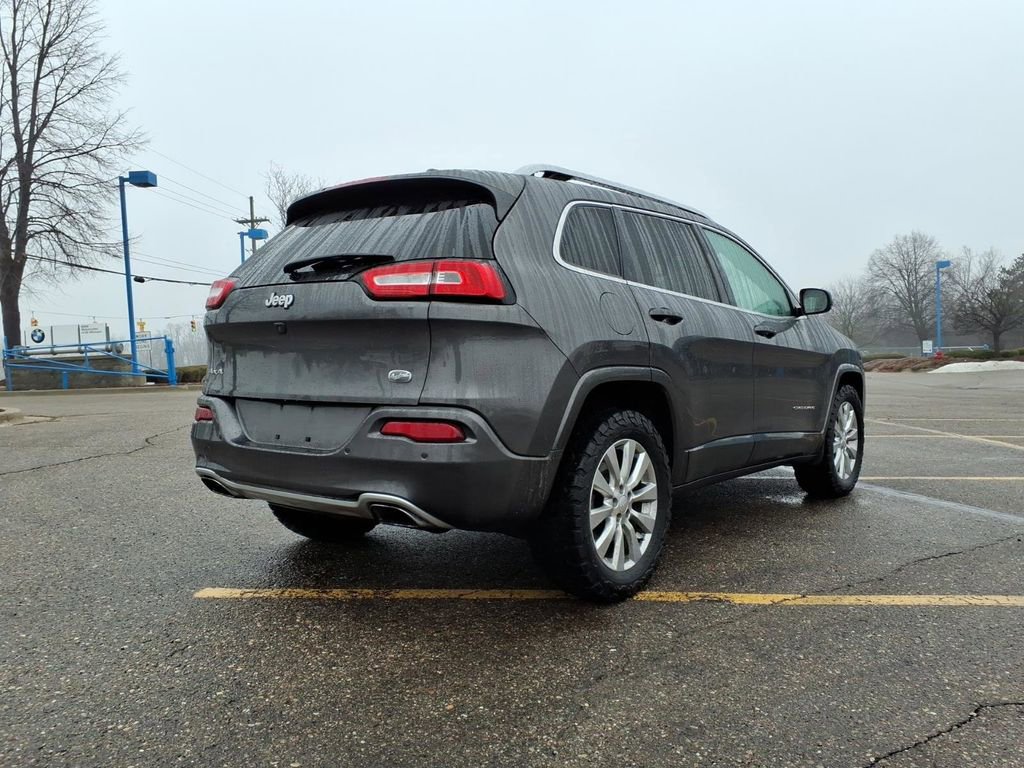 Used 2018 Jeep Cherokee Overland image 4