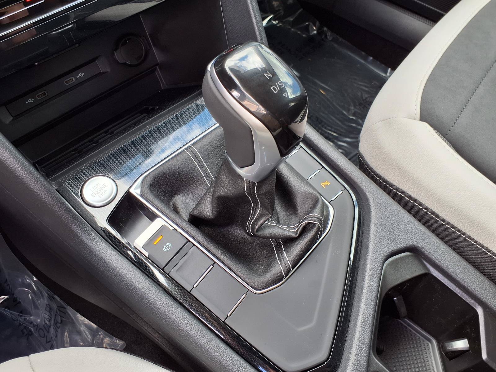 New 2026 Volkswagen Taos SE FWD image 17