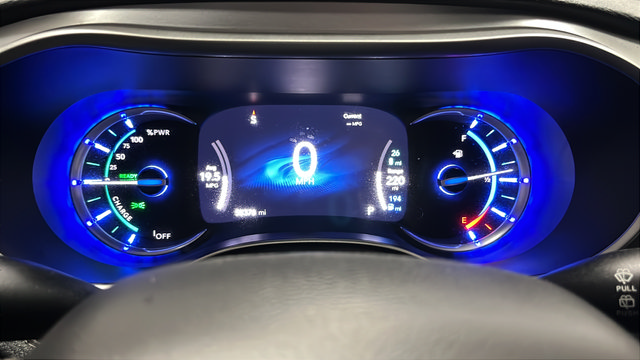 Used 2024 Chrysler Pacifica Limited FWD image 16