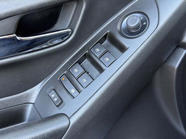 Used 2022 Chevrolet Trax LT w/ LT Convenience Package image 25