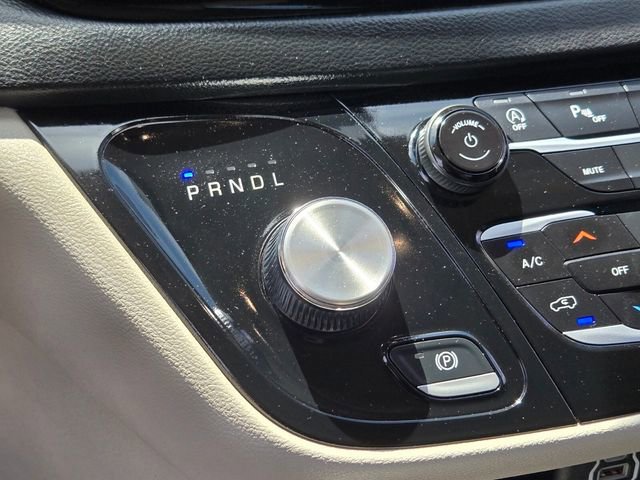 Used 2023 Chrysler Pacifica Touring-L FWD image 27