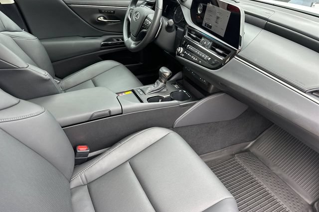 Used 2025 Lexus ES 300h w/ Premium Package FWD image 18