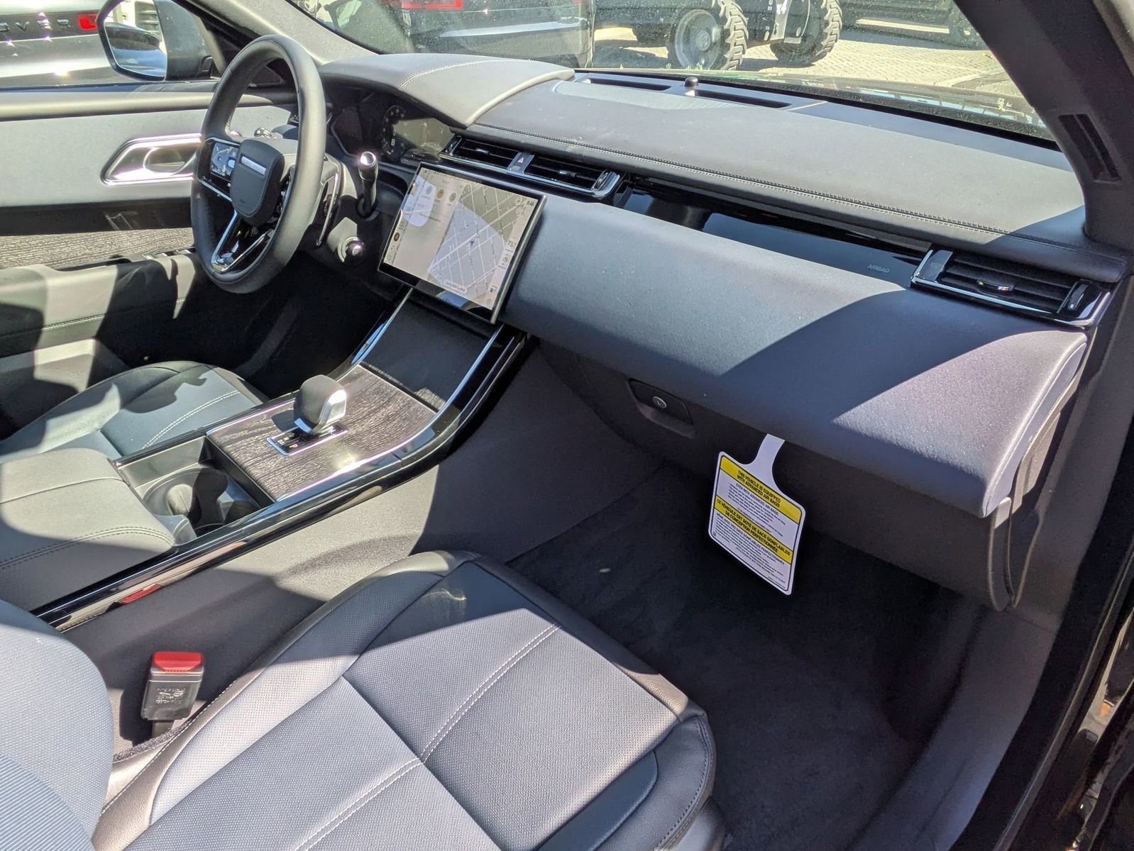 New 2026 Land Rover Range Rover Velar Dynamic SE AWD/4WD image 32
