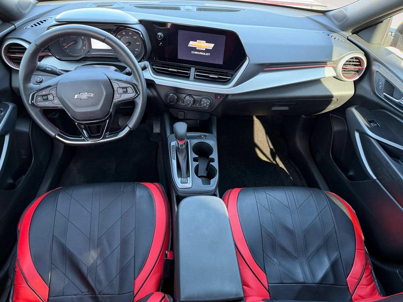 Used 2024 Chevrolet Trax RS w/ Driver Confidence Package FWD image 11