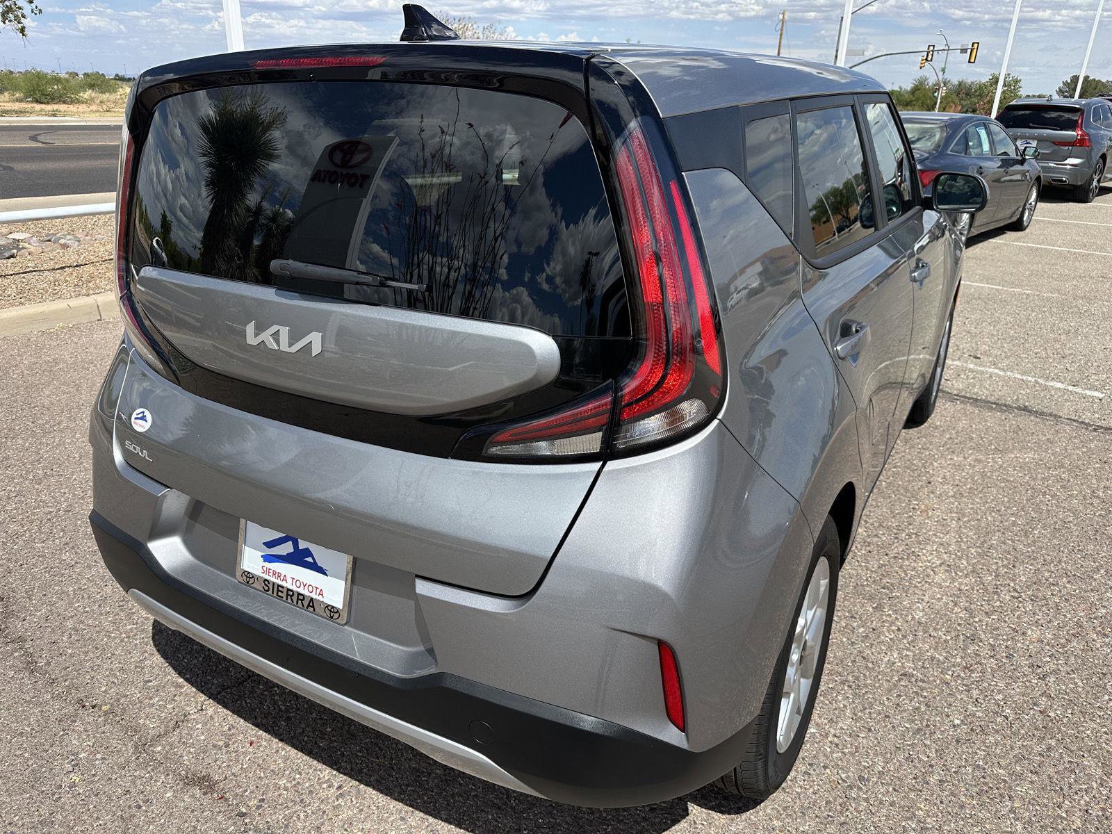 Used 2025 Kia Soul LX FWD image 7