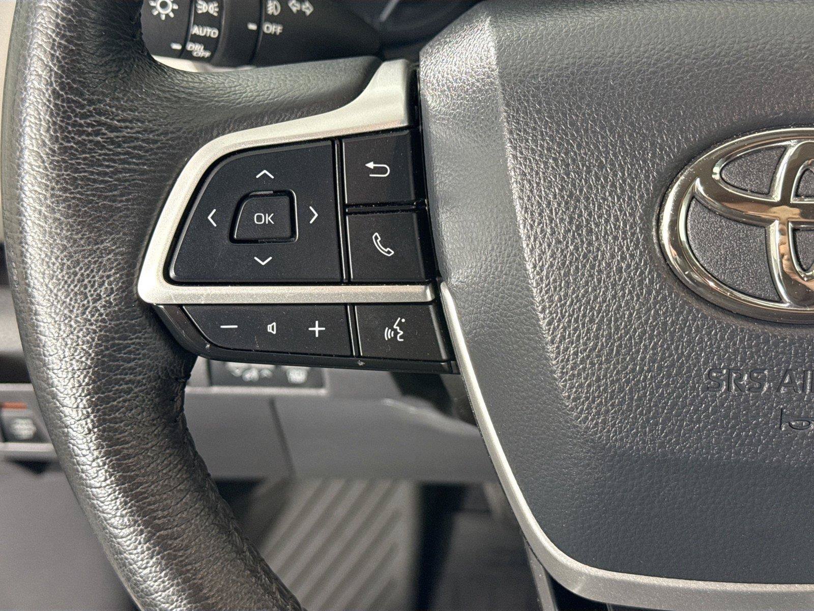 Certified 2024 Toyota Sienna XLE FWD image 17