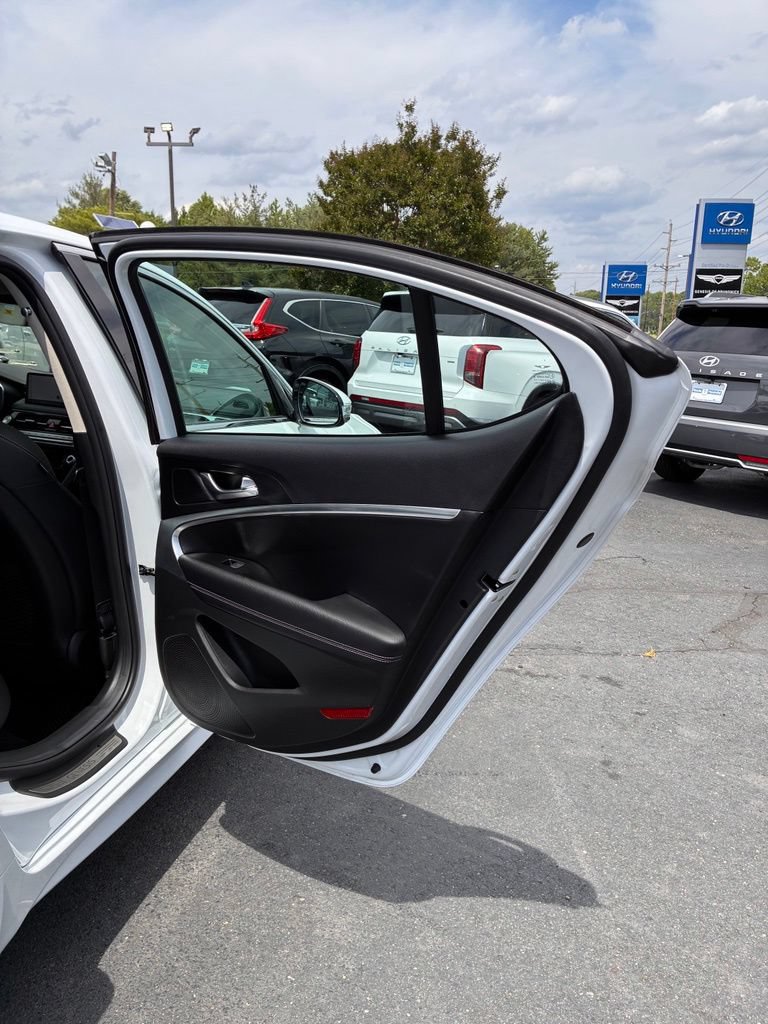 Used 2025 Genesis G70 2.5T AWD/4WD image 45