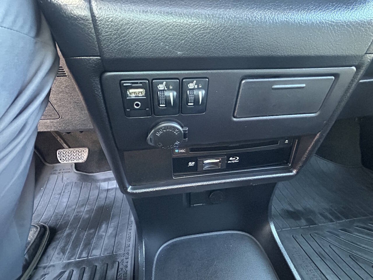 Used 2017 Toyota Sienna SE Premium FWD image 25