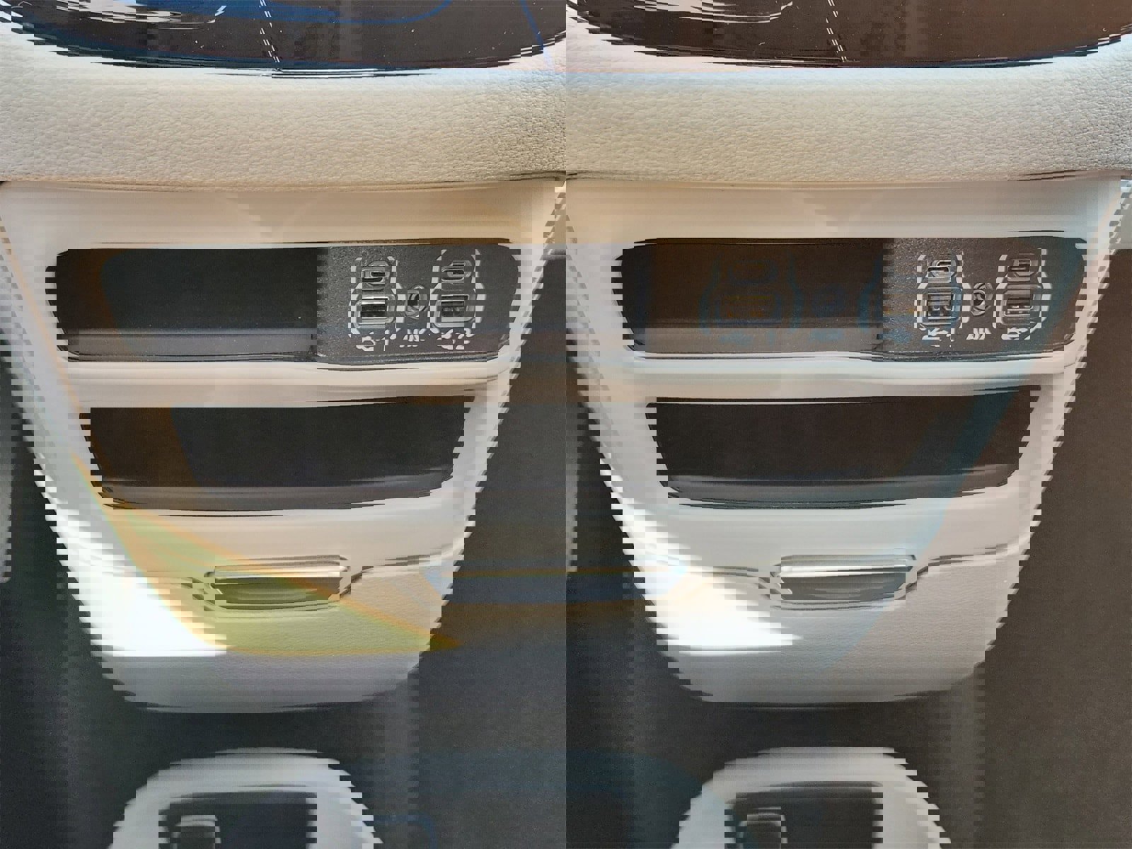 Certified 2024 Chrysler Pacifica Touring-L image 27