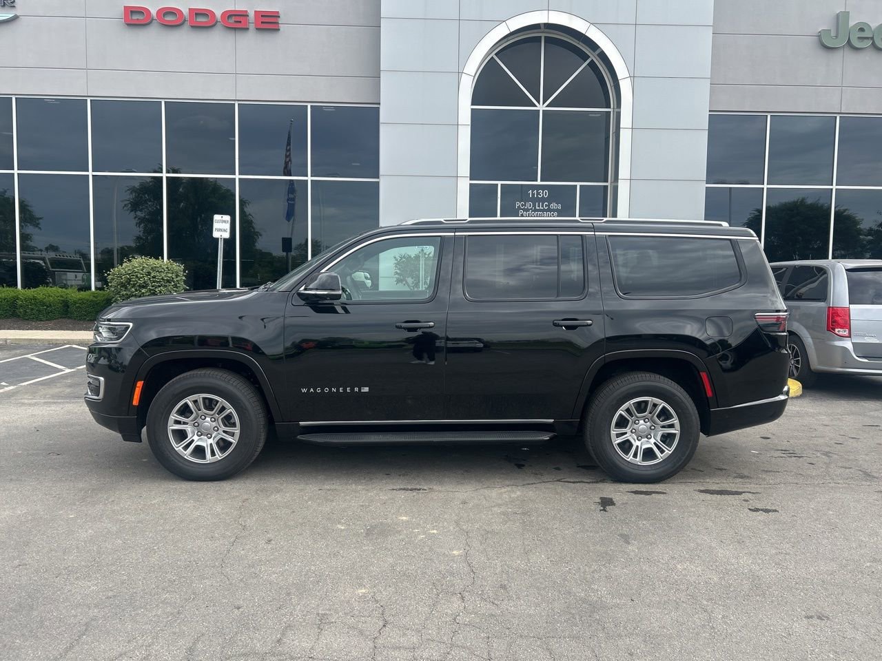 Used 2024 Jeep Wagoneer 2WD w/ Convenience Group I image 6