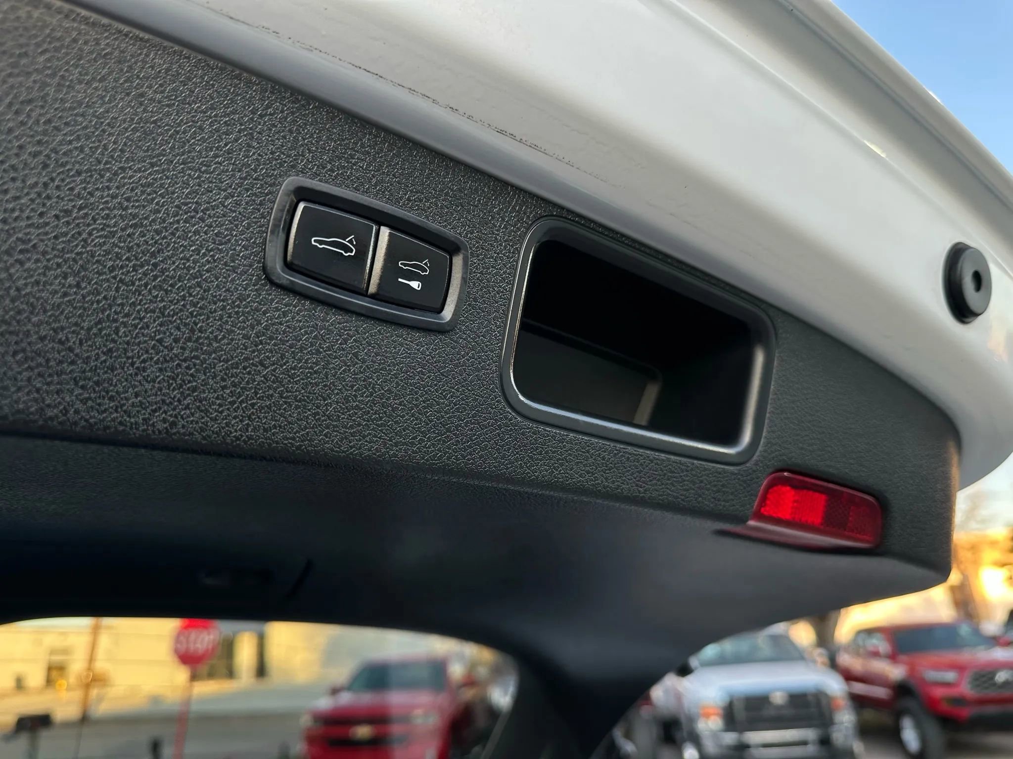 Used 2017 Porsche Macan Turbo image 24