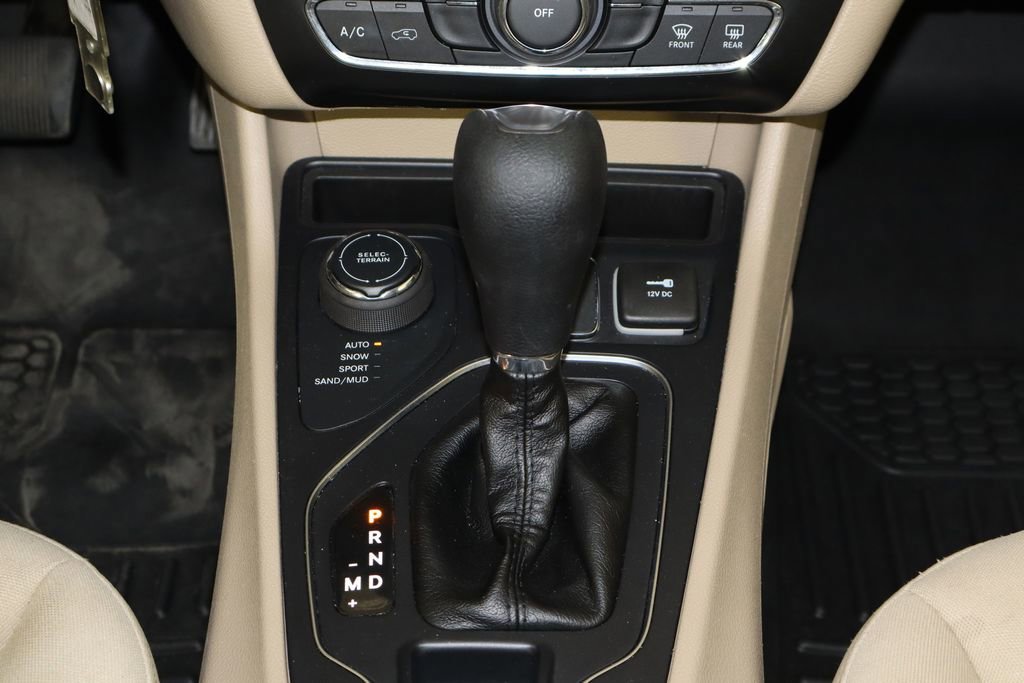 Used 2019 Jeep Cherokee Latitude w/ Popular Appearance Group AWD/4WD image 13