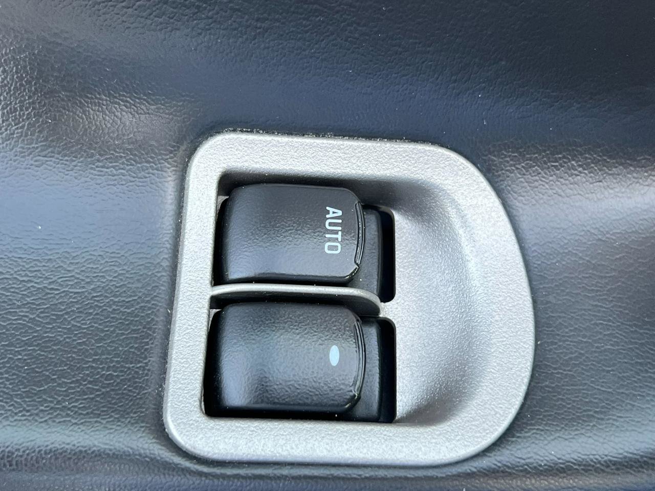 Used 2008 Pontiac Solstice Convertible w/ Preferred Package image 17