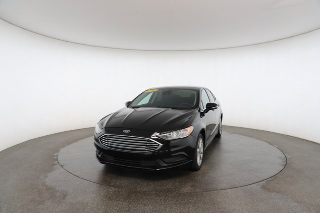 Used 2017 Ford Fusion SE image 32