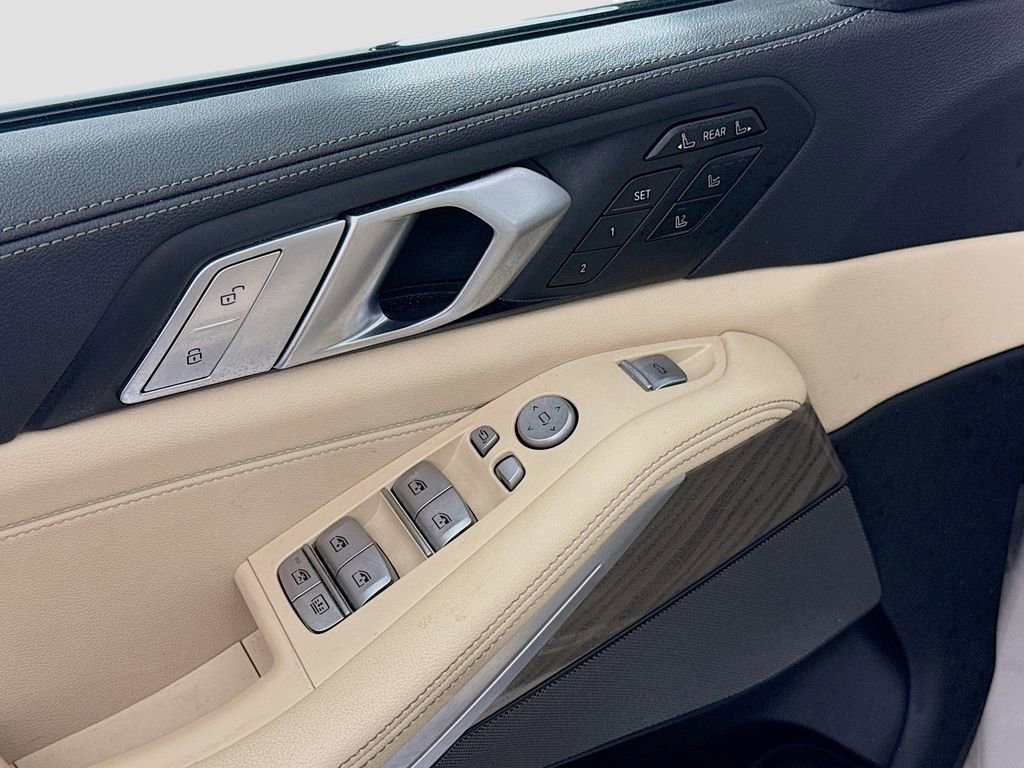 Used 2022 BMW X7 M50i image 12