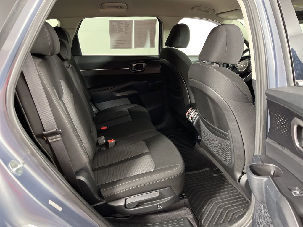 Used 2023 Kia Sorento LX image 7
