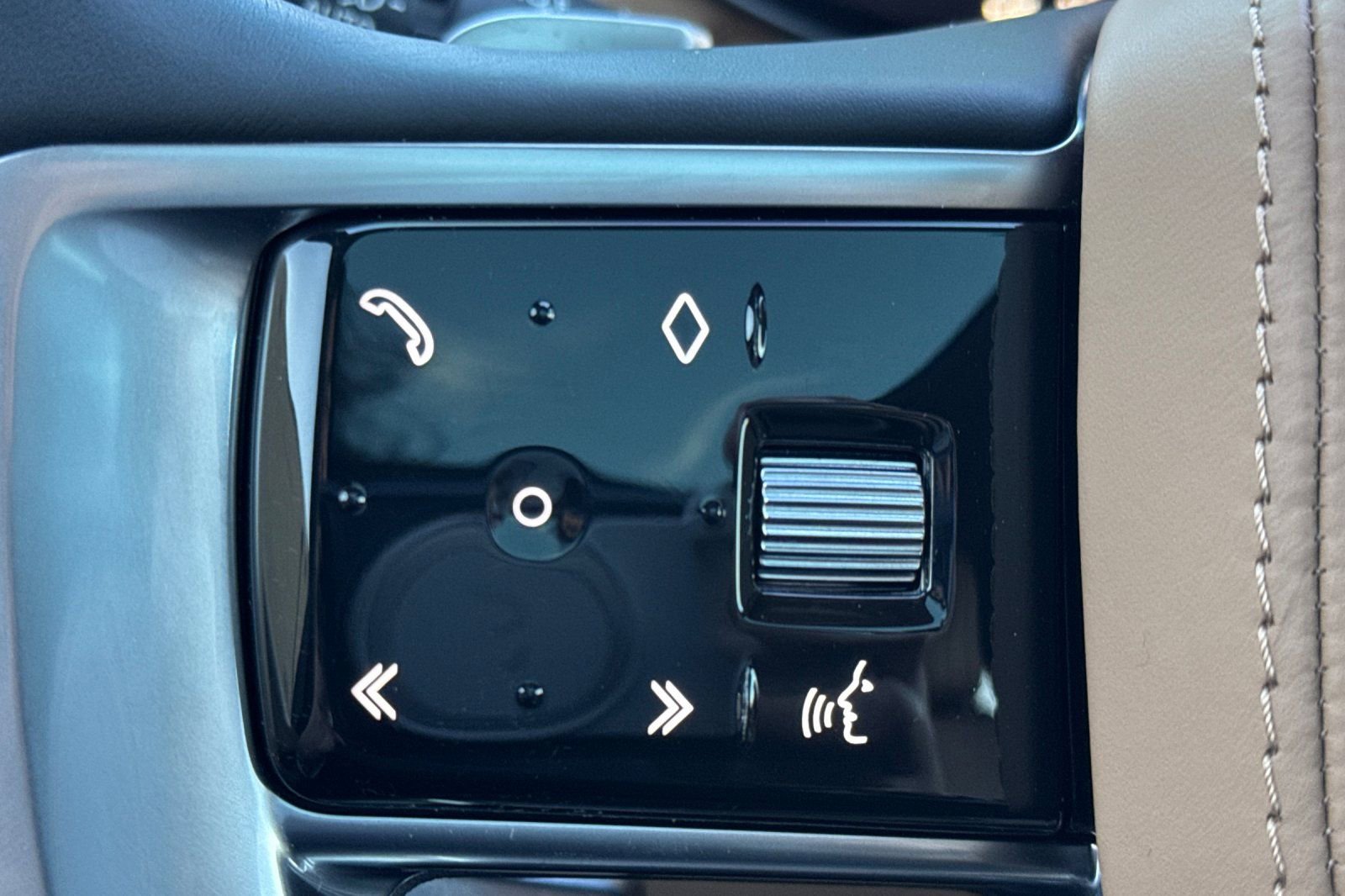 Certified 2023 Land Rover Range Rover SE image 28