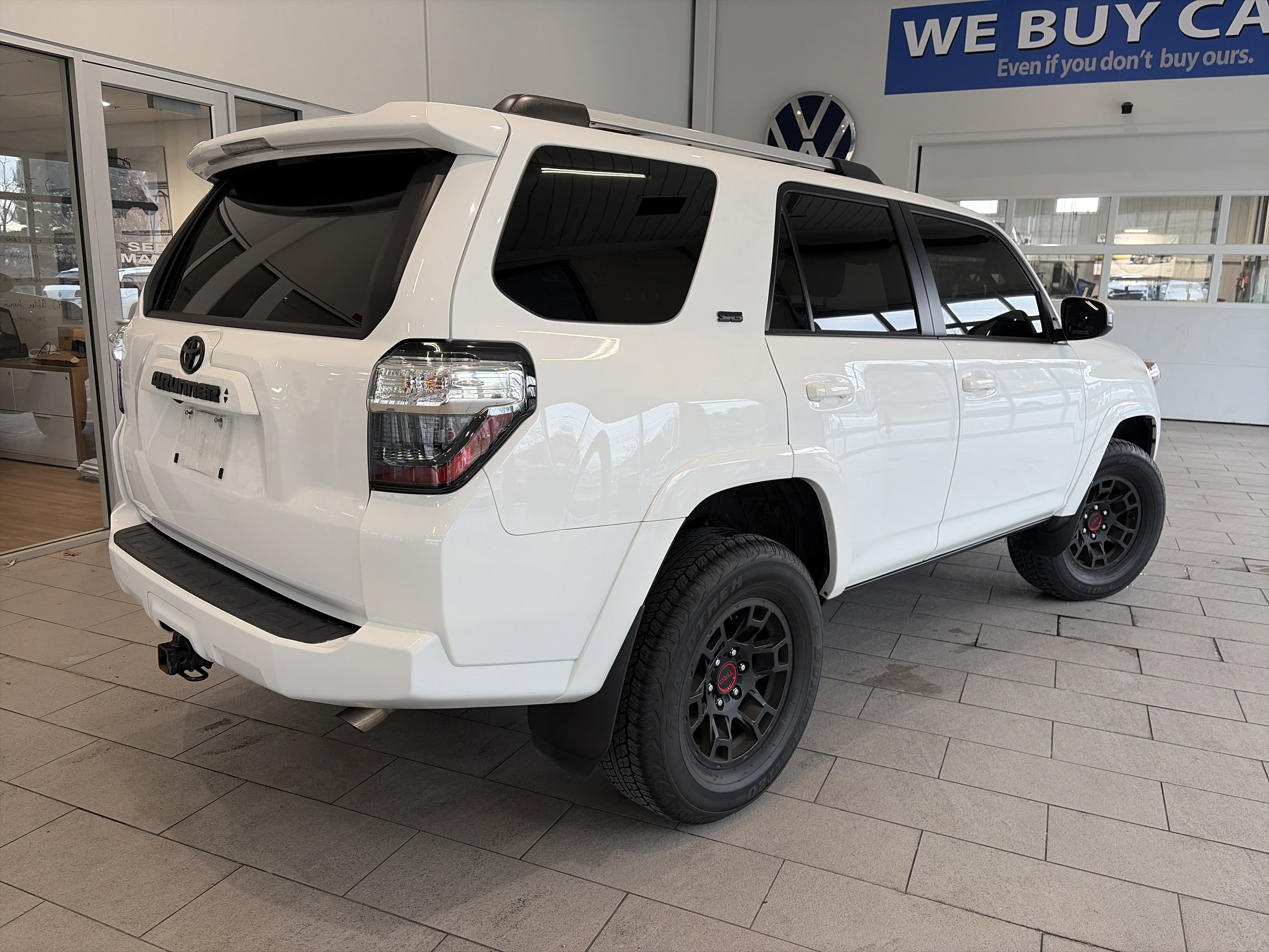 Used 2022 Toyota 4Runner SR5 image 5