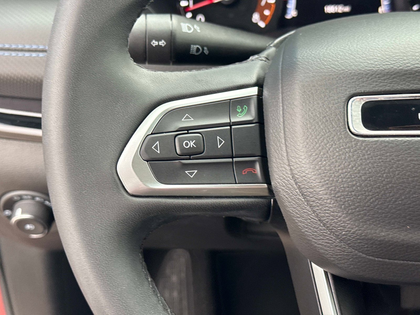 Used 2025 Jeep Compass Latitude w/ Altitude Special Edition image 30