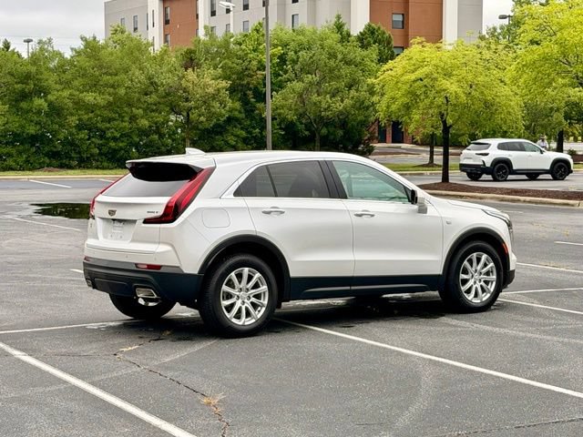 Certified 2022 Cadillac XT4 Luxury w/ Cold Weather Package FWD image 8