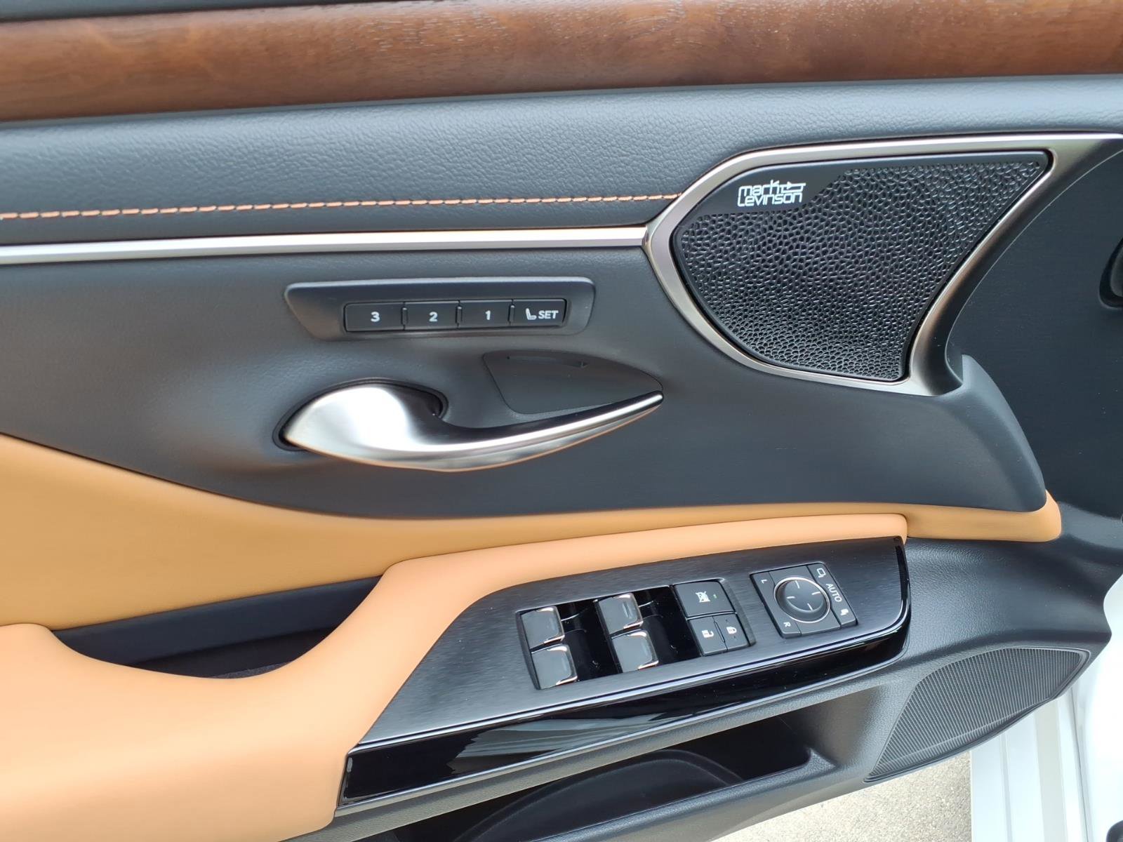 Used 2024 Lexus ES 350 Ultra Luxury w/ Accessory Package (Z1) FWD image 12