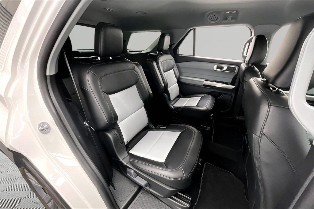 Certified 2024 Ford Explorer XLT AWD/4WD image 27