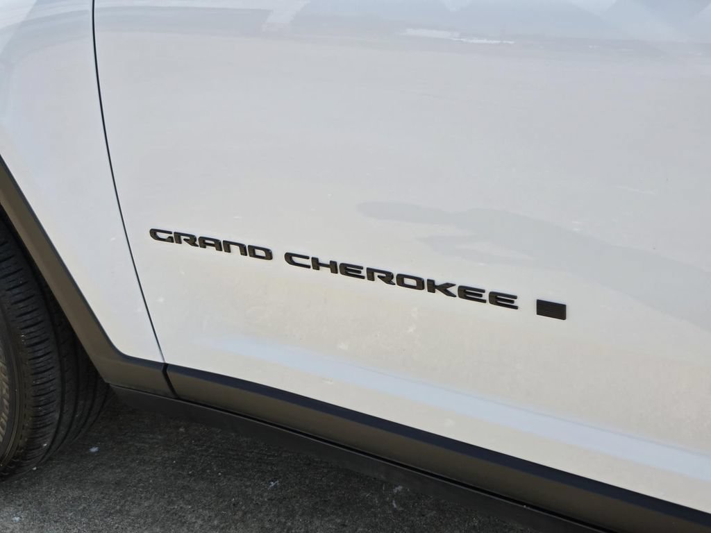 Used 2024 Jeep Grand Cherokee L Limited w/ Black Appearance Package RWD image 8
