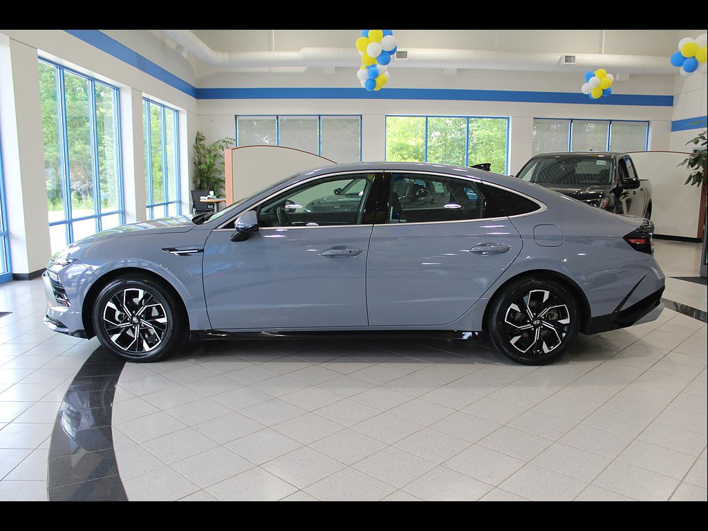 Used 2025 Hyundai Sonata SEL FWD image 8